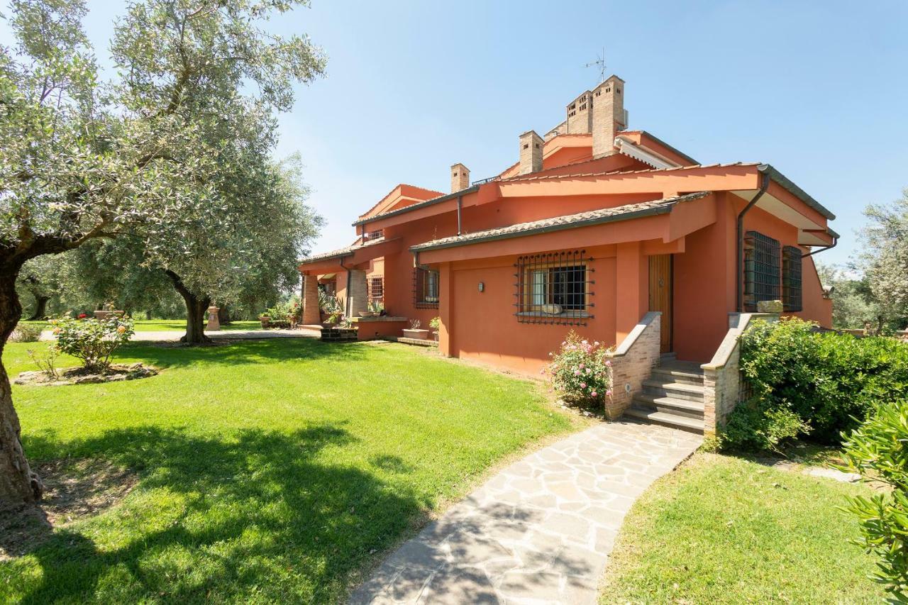 Villa In Via Della Marcigliana Casale Torre San Giovanni Екстер'єр фото