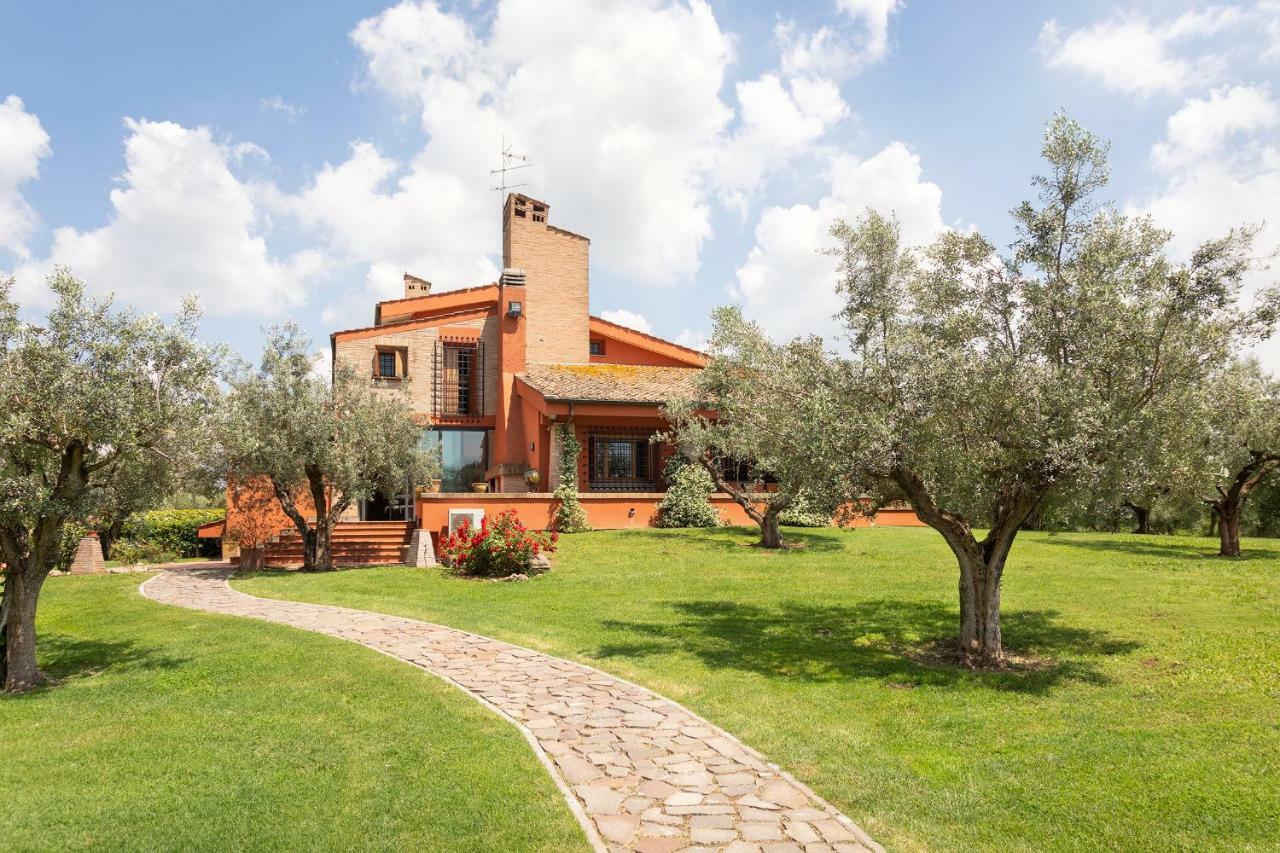 Villa In Via Della Marcigliana Casale Torre San Giovanni Екстер'єр фото