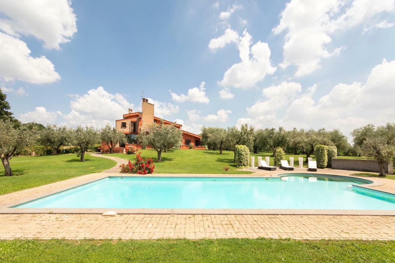 Villa In Via Della Marcigliana Casale Torre San Giovanni Екстер'єр фото