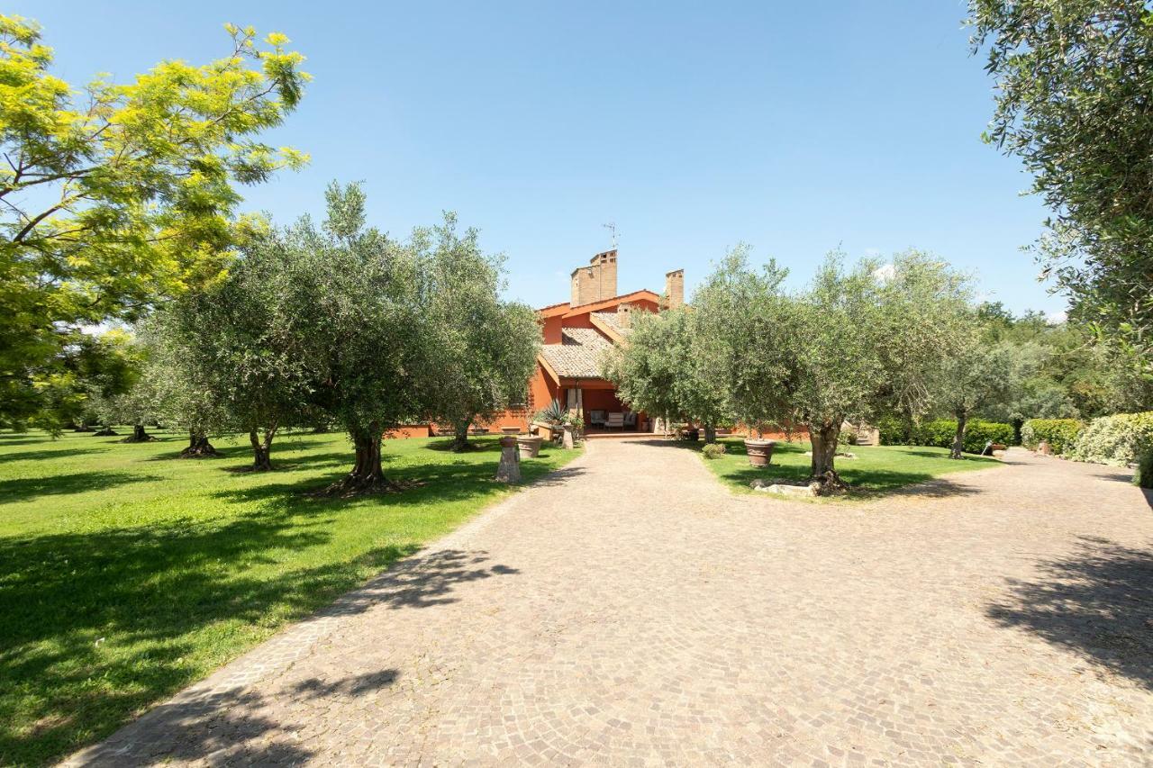 Villa In Via Della Marcigliana Casale Torre San Giovanni Екстер'єр фото
